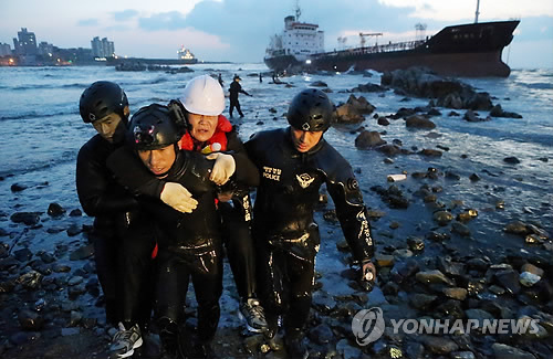 긴박했던 선박 좌초 순간… 해경 구조 빛났다