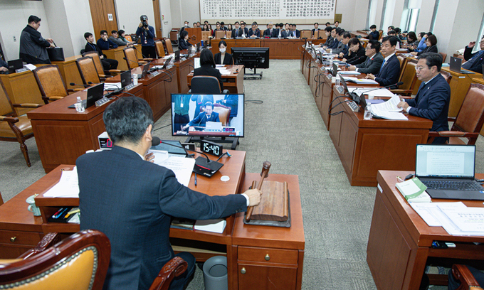 ‘국가범죄 공소시효 폐지’ 법사위 통과… 여당 “공무원 인권 탄압법” 강력 반발