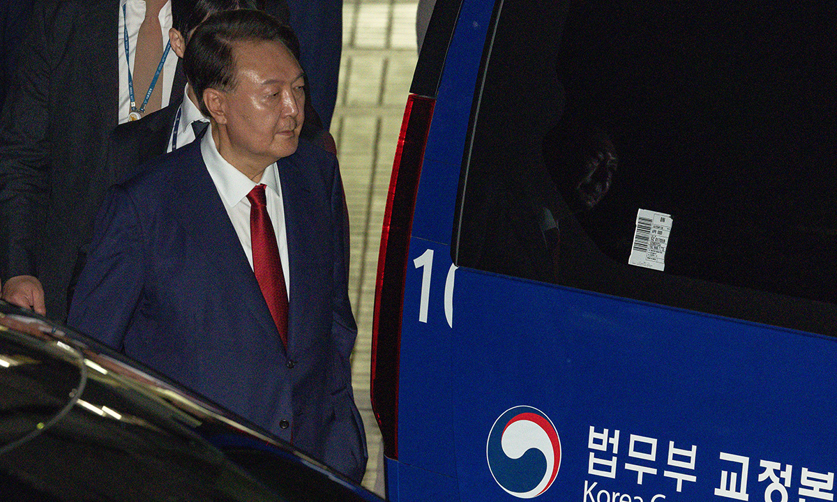 망신주기? 알 권리?…‘尹 속옷 버티기’ 영상, 대국민 공개될까