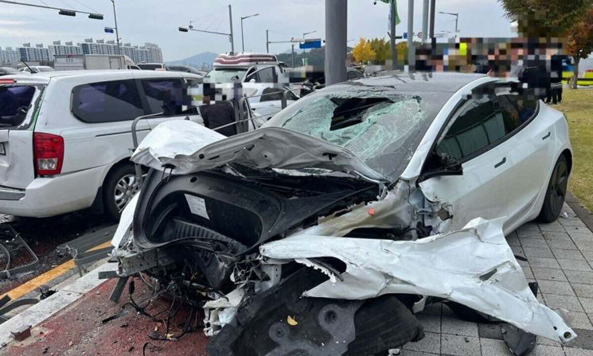 대전 신세계 백화점 앞 과속 테슬라…10중 추돌로 1명 사망