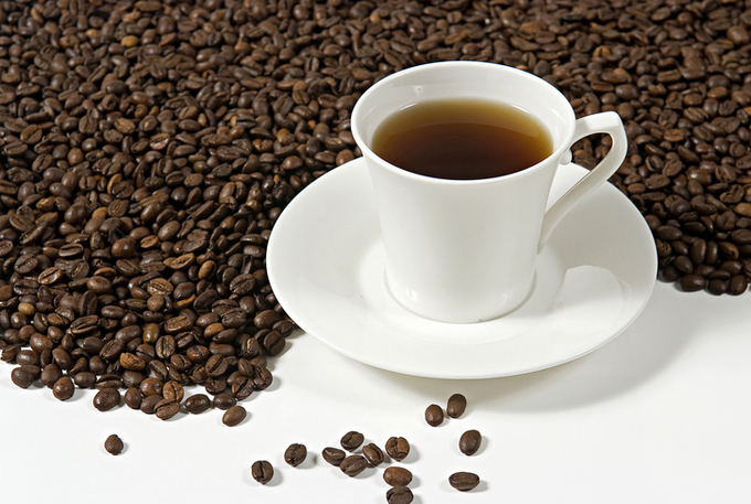 In patients with chronic hepatitis B, frequent coffee drinking reduces the risk of the disease