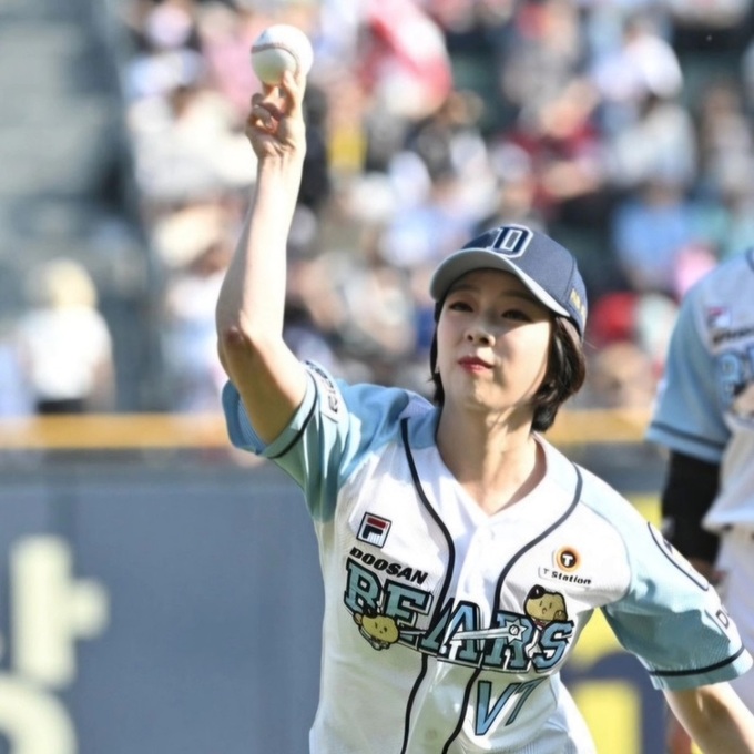 Folks Energy Celebration Lawmaker Bae Hyun-jin Throws First Pitch at ...