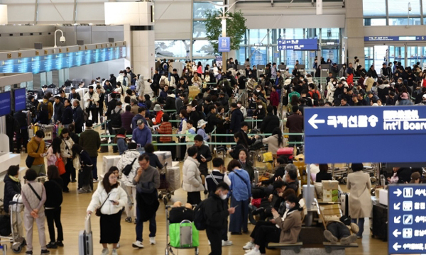 인천공항, 혼잡방지 위해 연예인 등 유명인 별도 출입문 허용