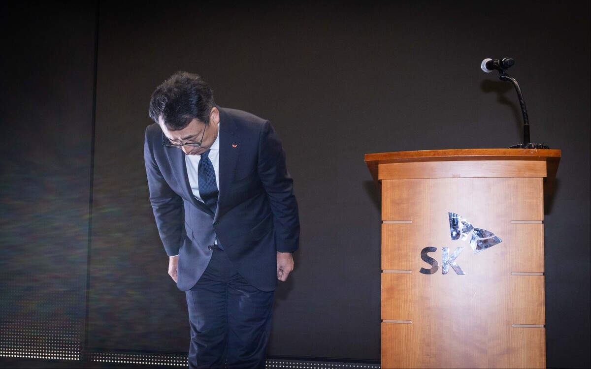 ‘개인정보 유출’ SKT “전 고객 유심 무상 교체”… 자비 교체는 환급