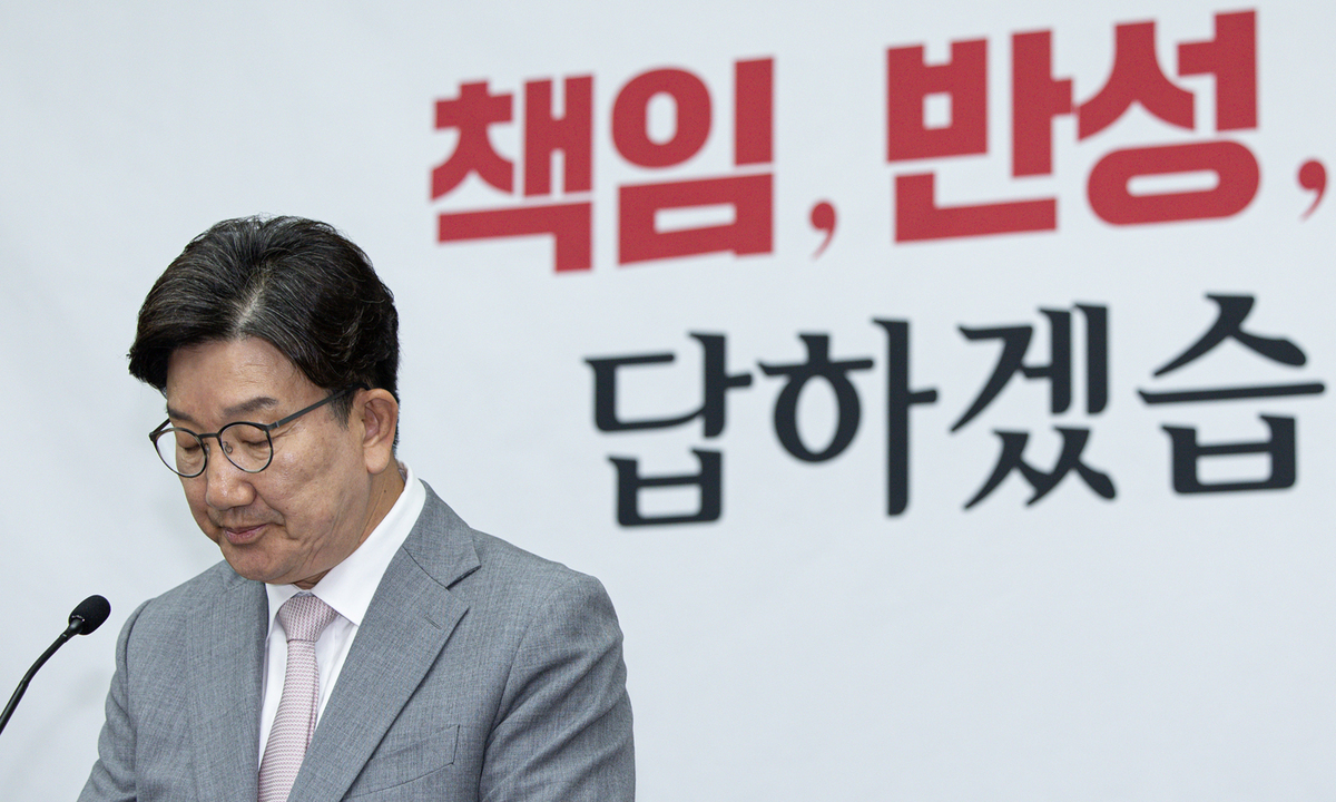 권성동 국힘 원내대표 사의… “보수 재건 백지서 새롭게 논의해야”