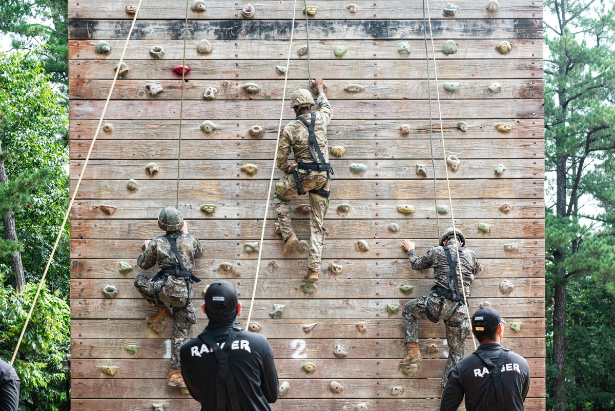 한미 ROTC 사관후보생 동반훈련...유격·장애물 훈련 등 실시 