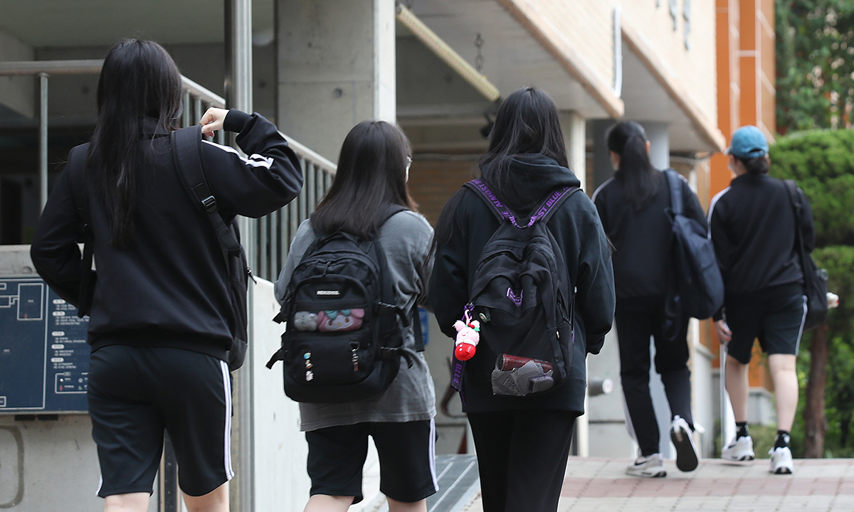 연초보다 전자담배 찾는 고2 여학생들…중1 때 15%가 첫 음주