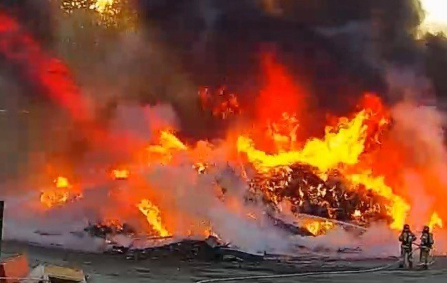 포항 쓰레기매립장 화재…폐기물 500t 태운 뒤 진화