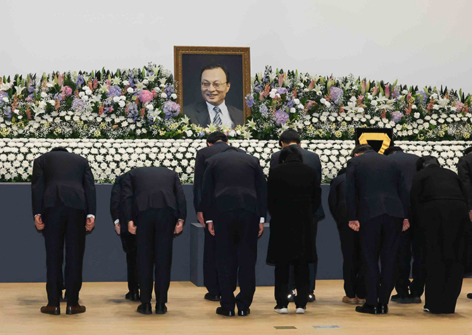 故이해찬 전 총리 영결식 눈물 속 엄수…