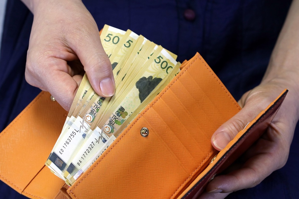 “명절이 두려워요” 성인 부담 1위 세뱃돈…10만원·22만원, 액수도 매년 늘었다