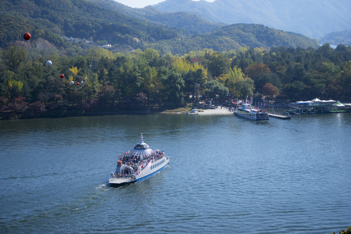 국내 대표 관광지 남이섬, 아랍어 포함 11개국 언어 안내 책자 발행