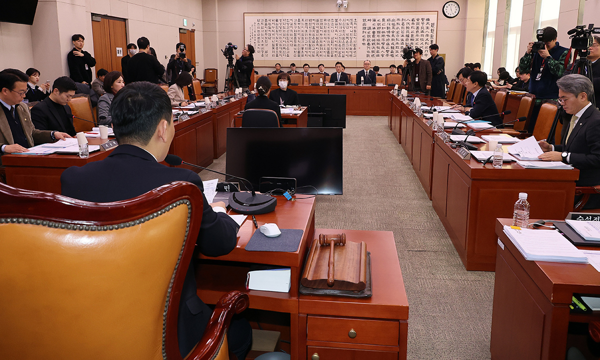 與, 2월 국회에서 尹 사면금지법 추진…법사위 충돌