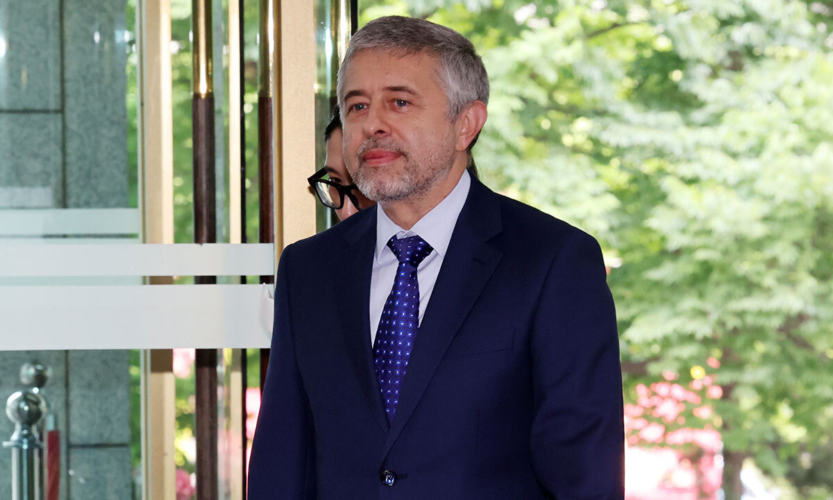 러시아대사관 ‘승리는 우리의 것’ 현수막 논란…우려 전달에도 미철거