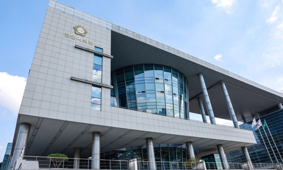 ‘윙크’하고 이것도 성희롱?… 6.3지선 앞두고 천안 기초의원 자질 도마