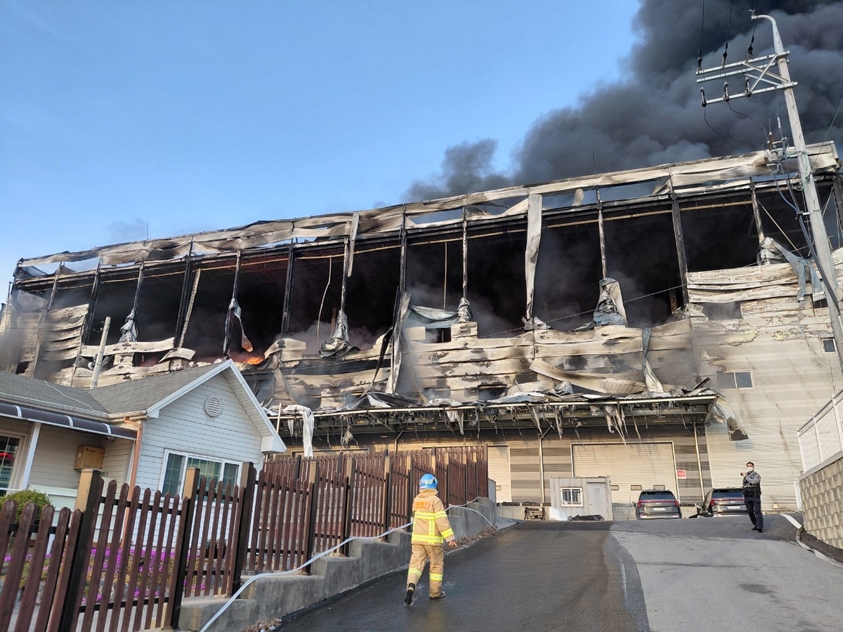 용인 처인구 물류창고 화재… 소방당국, 큰불 잡아