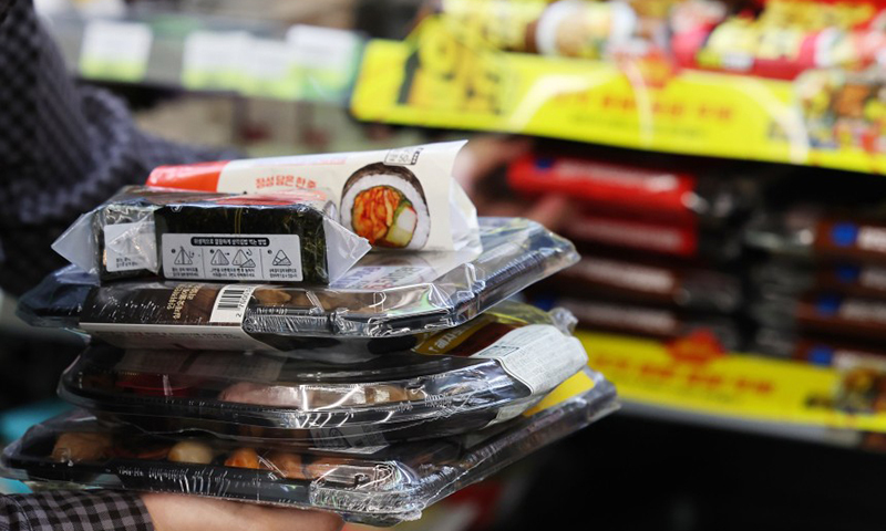 중동발 ‘밥錢쟁’… 직장인·학생 편의점行