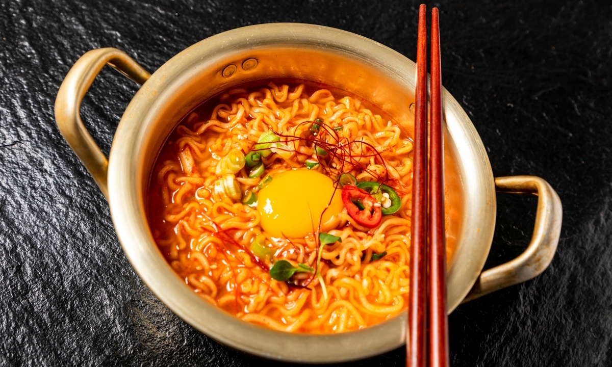 라면은 양은 냄비? WHO도 경고한 알루미늄…쫄깃한 면발에 숨은 팩트 [라이프+]