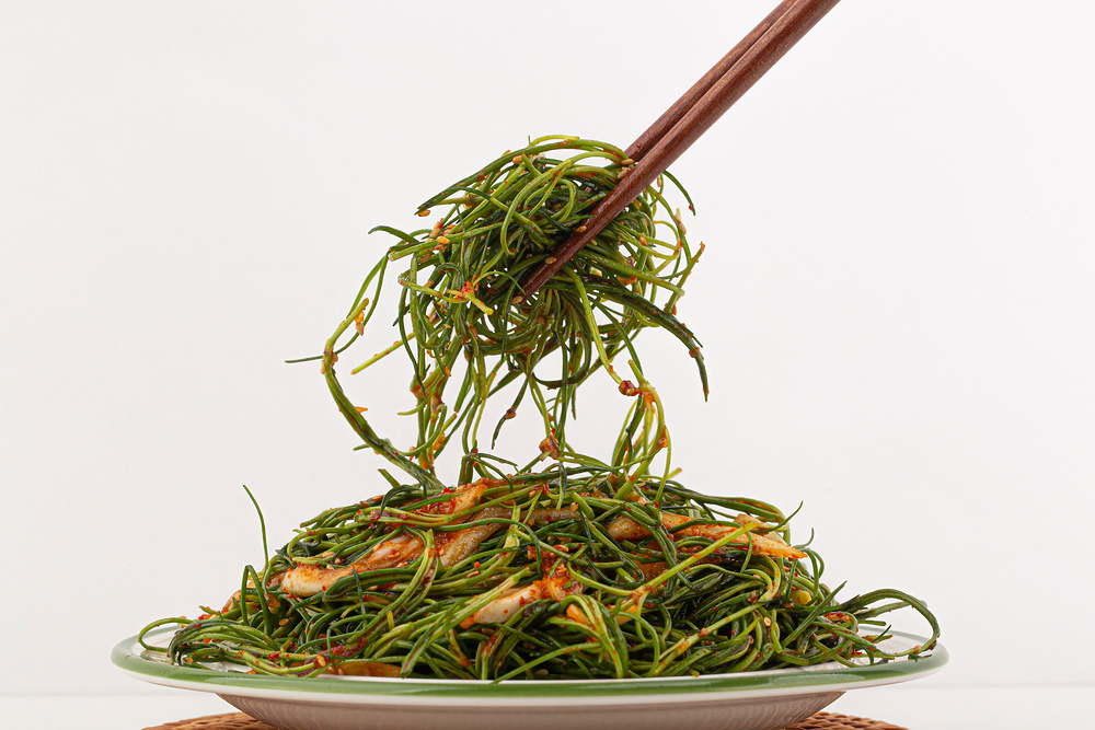 ‘오독오독’ 한식 맛집 봄 한정 메뉴 ‘세발나물’?…초간단 무침·전, 항산화 덩어리 레시피 [FOOD+]