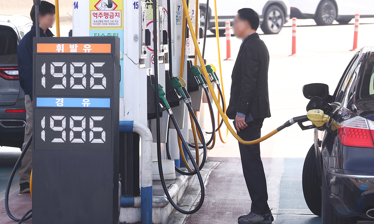 최고가 동결 셋째 날 기름값 2000원 아래서 ‘멈칫’
