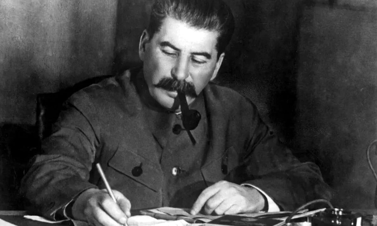 “교황은 몇 개 사단이나 거느리고 있소?” [김태훈의 의미 또는 재미]