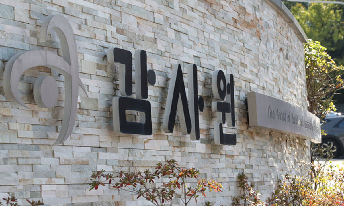 전투기 몰며 기념촬영 하다가 공중서 ‘쾅’···변상액은 10%로 ‘뚝’