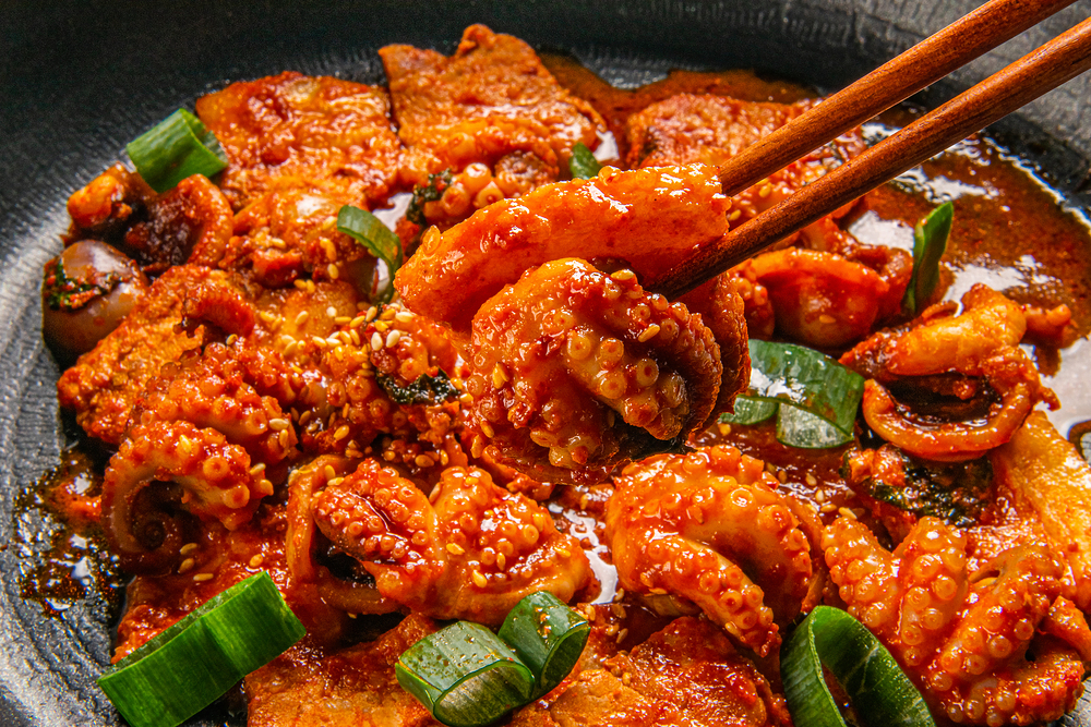 &${esc.h}34;물 생기면 망합니다&${esc.h}34;…맛집 주방장의 쭈꾸미볶음 '불향' 3원칙 [FOOD+]