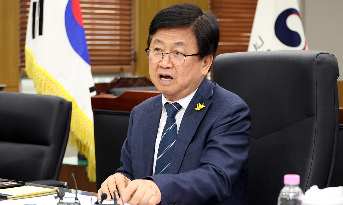 최교진 교육부 장관, 교육감 후보 개소식 참석 논란