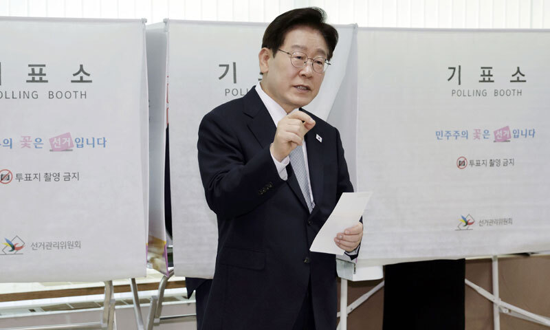 靑, 李대통령 투표지 노출 논란에 "선거법상 무효 아냐"