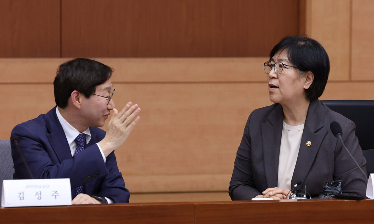 국민연금 ‘매물 폭탄’ 해소…기금 안정성 흔들 VS 환율 안정 효과
