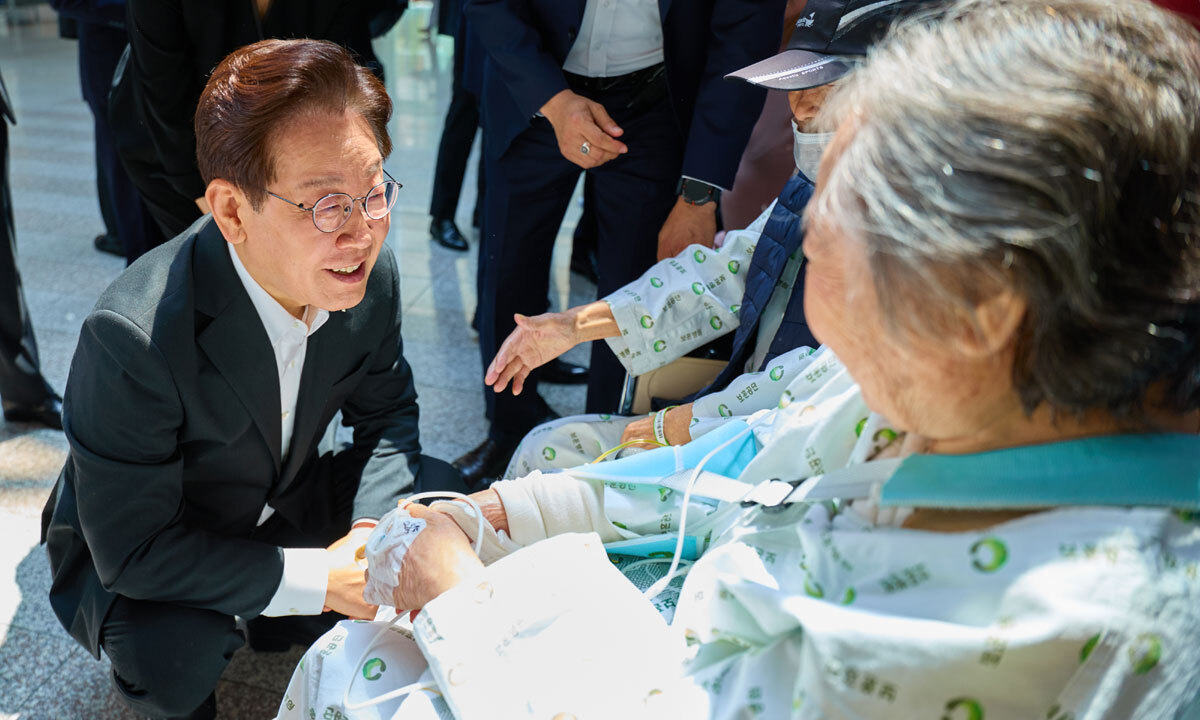 李대통령, 보훈병원 찾아 유공자 위문 &${esc.h}34;국가 위한 희생·헌신 감사&${esc.h}34;