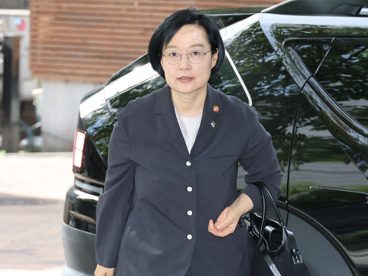 다주택·정보유출 논란… 한성숙 청문회 ‘전운’