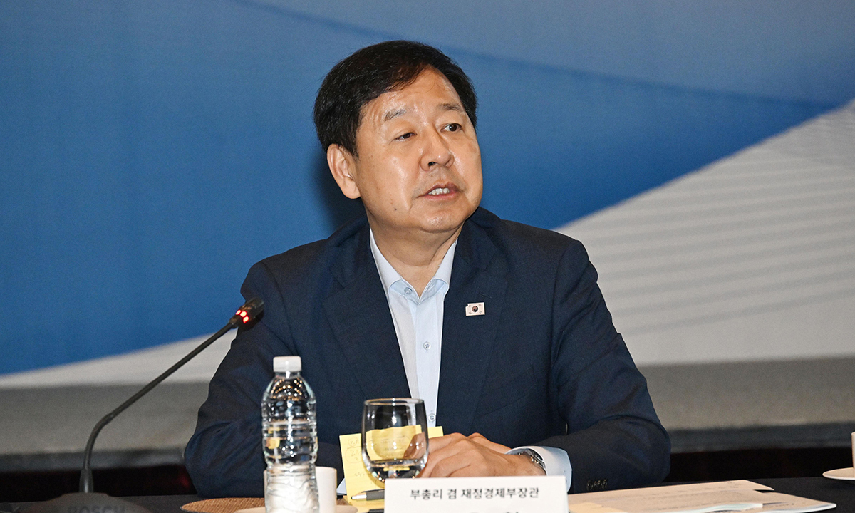 “서비스산업기본법 제정 시급… 과감한 규제 합리화 추진해야”