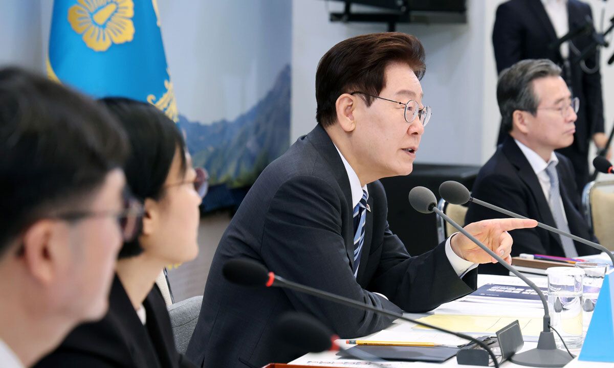 李 “공직자 회식 옆자리에 젊은 이성 앉히지 말라” [부처별 업무보고]
