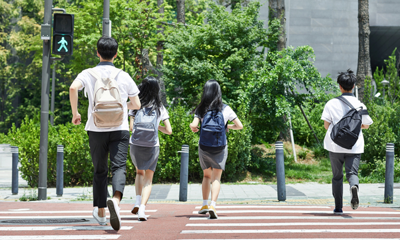'술·담배' 멀어진 청소년…음주·흡연율 역대 최저, 스마트폰 등 영향